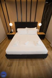 Postel nebo postele na pokoji v ubytování Blue Water Hotel Ksamil