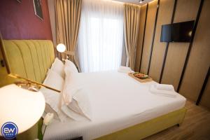 TV a/nebo společenská místnost v ubytování Blue Water Hotel Ksamil