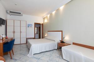 Postel nebo postele na pokoji v ubytování Hotel Aurora e del Benessere