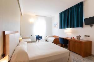 Postel nebo postele na pokoji v ubytování Hotel Aurora e del Benessere