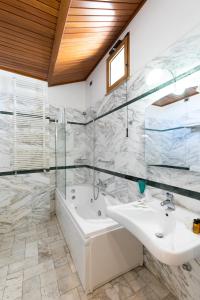 Koupelna v ubytování Hotel Aurora e del Benessere
