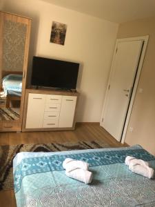 Uma cama ou camas num quarto em Apartman Divac