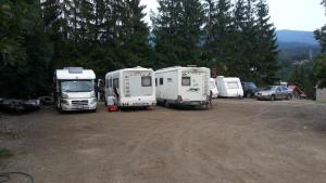 a group of camels parked in a parking lot at camping aviator, numai TEREN, campare pentru rulote autorulote PERSONALE, Campingul nu are rulote !!! Busteni in Buşteni