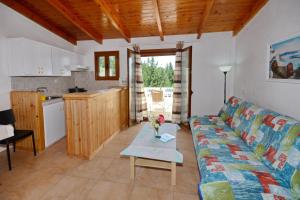 Kuchyň nebo kuchyňský kout v ubytování Liokorni Village