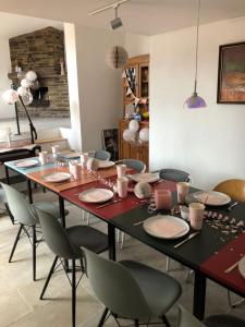 a dining room with a table and chairs at Ferienunterkunft Vulkaneifel - Baltes-Haus in Brockscheid