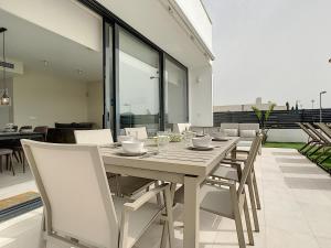 a dining room with a table and chairs at Villas Alamos - 4509 in Mar de Cristal