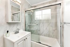 Ένα μπάνιο στο Charming Apartment +63 φωτογραφίες