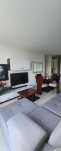 TV a/nebo společenská místnost v ubytování LINDO APARTAMENTO AMOBLADO, Norte de Neiva
