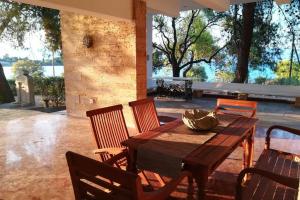 Posezení v ubytování Pine tree beachfront villa