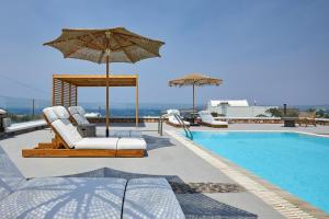 Басейн в Symmetry Suites або поблизу