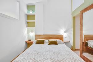 A bed or beds in a room at MADAME BARI' Suite Apt in the heart of Bari