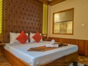 Gallery image of Hotel Mountain Top in Manāli