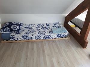 Postel nebo postele na pokoji v ubytování Domi et les chats