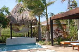 Piscina en o cerca de Casa Almendra