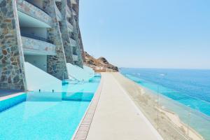 Bazén v ubytovaní Gloria Palace Amadores Thalasso & Hotel alebo v jeho blízkosti