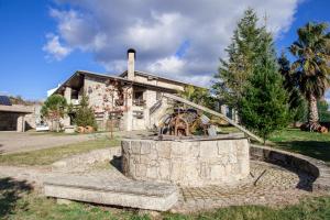 an old house with a fountain in front of it at Quinta da Amoreira in Covilhã