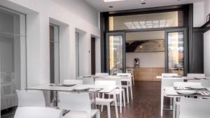Restoran või mõni muu söögikoht majutusasutuses Hotel St James