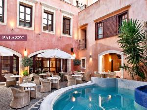 Bazen u objektu Rimondi Boutique Hotel - Small Luxury Hotels of the World ili u blizini