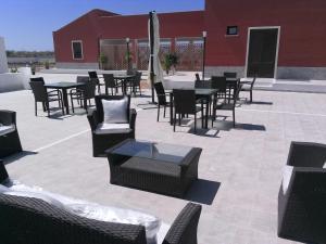 A restaurant or other place to eat at L'Isola del Sale