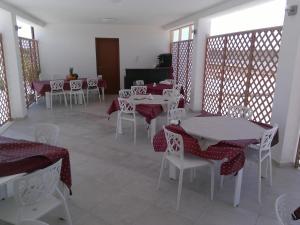 A restaurant or other place to eat at L'Isola del Sale