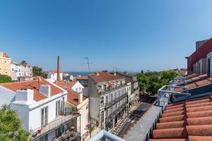 リスボンにあるPortas do Céu Apartmentsの建物の屋根からの眺め