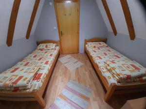 מיטה או מיטות בחדר ב-Holiday home Milenkovic