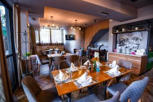 a dining room with tables and chairs in a restaurant at Hotel Necko in Štip