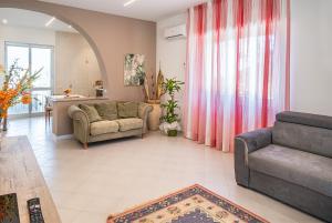 A seating area at Villa DellAcqua