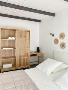 a bedroom with a white bed and a desk at Chambre indépendante avec terrasse privée et piscine in Nîmes