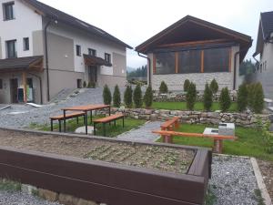 Vonkajšia záhrada v ubytovaní Apartmán pod Sivým vrchom