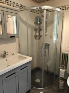 Kylpyhuone majoituspaikassa Holiday House in Oknö, Mönsterås