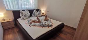 Posteľ alebo postele v izbe v ubytovaní Ohana Wellness apartman