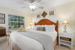 Cama ou camas em um quarto em Siesta Key Inn