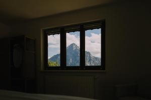 A general mountain view or a mountain view taken from Az apartmant
