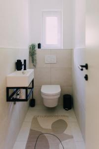 A bathroom at Bacherlhaus