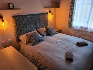 Posteľ alebo postele v izbe v ubytovaní Jacaranda