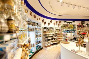 Supermarket in druge trgovine poleg hotela oz. v okolici