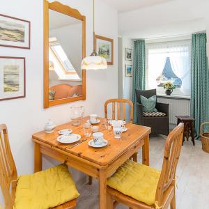 a dining room with a wooden table and chairs at Wohnung Ost in Westerland