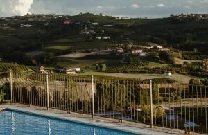 The swimming pool at or close to Hillside In