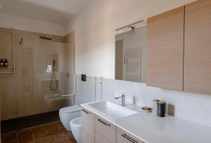 A bathroom at Hillside In