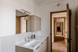 A bathroom at Hillside In