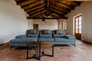 A seating area at Hillside In