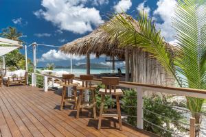 Restoran või mõni muu söögikoht majutusasutuses Long Bay Beach Resort