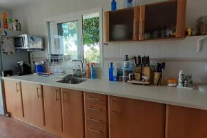Kuchyň nebo kuchyňský kout v ubytování Villa SA CALMA ESVENTADA - Relax y confort a sólo 5 minutos de la playa