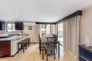 A kitchen or kitchenette at The Cove 9 at Playa Ocotal