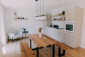 A kitchen or kitchenette at Bacherlhaus