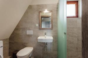 A bathroom at Chaty Panoráma Még 12 kép