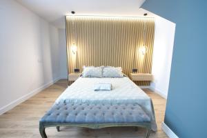 Een bed of bedden in een kamer bij CUENCALOFT EN SANTA TERESA
