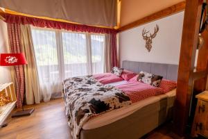 Postel nebo postele na pokoji v ubytování Chalet-Hotel Beau-Site