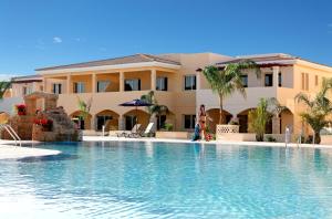 Bazén v ubytování Aphrodite Sands Resort nebo v jeho okolí